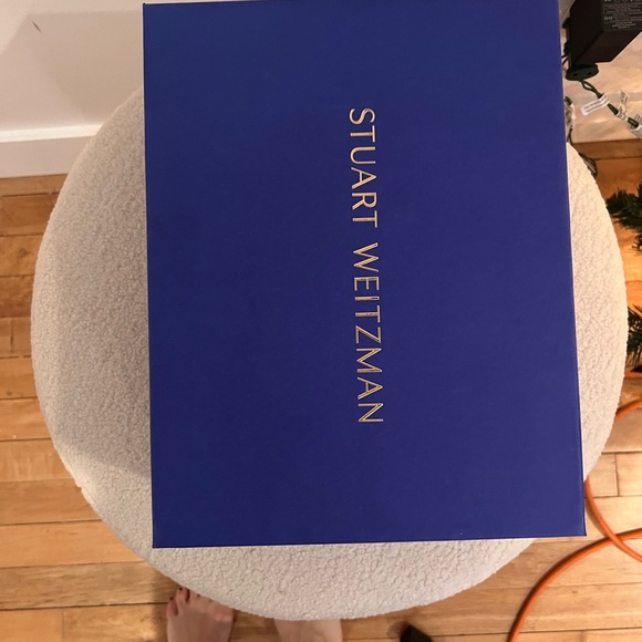 Stuart Weitzman - Picture 5 of 9